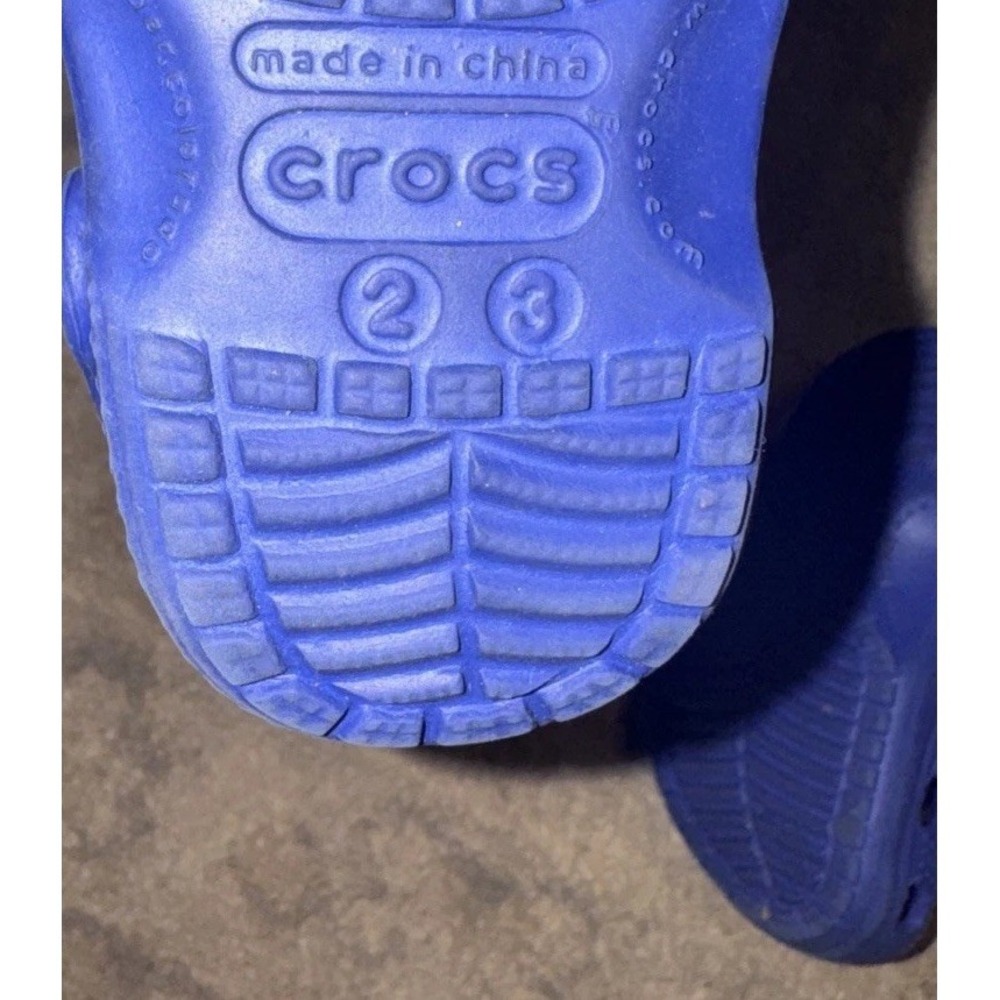 CROCS Unisex Classic Blue Shoes Clog US Toddler/ Infant Size 2 - 3 - Picture 3 of 4